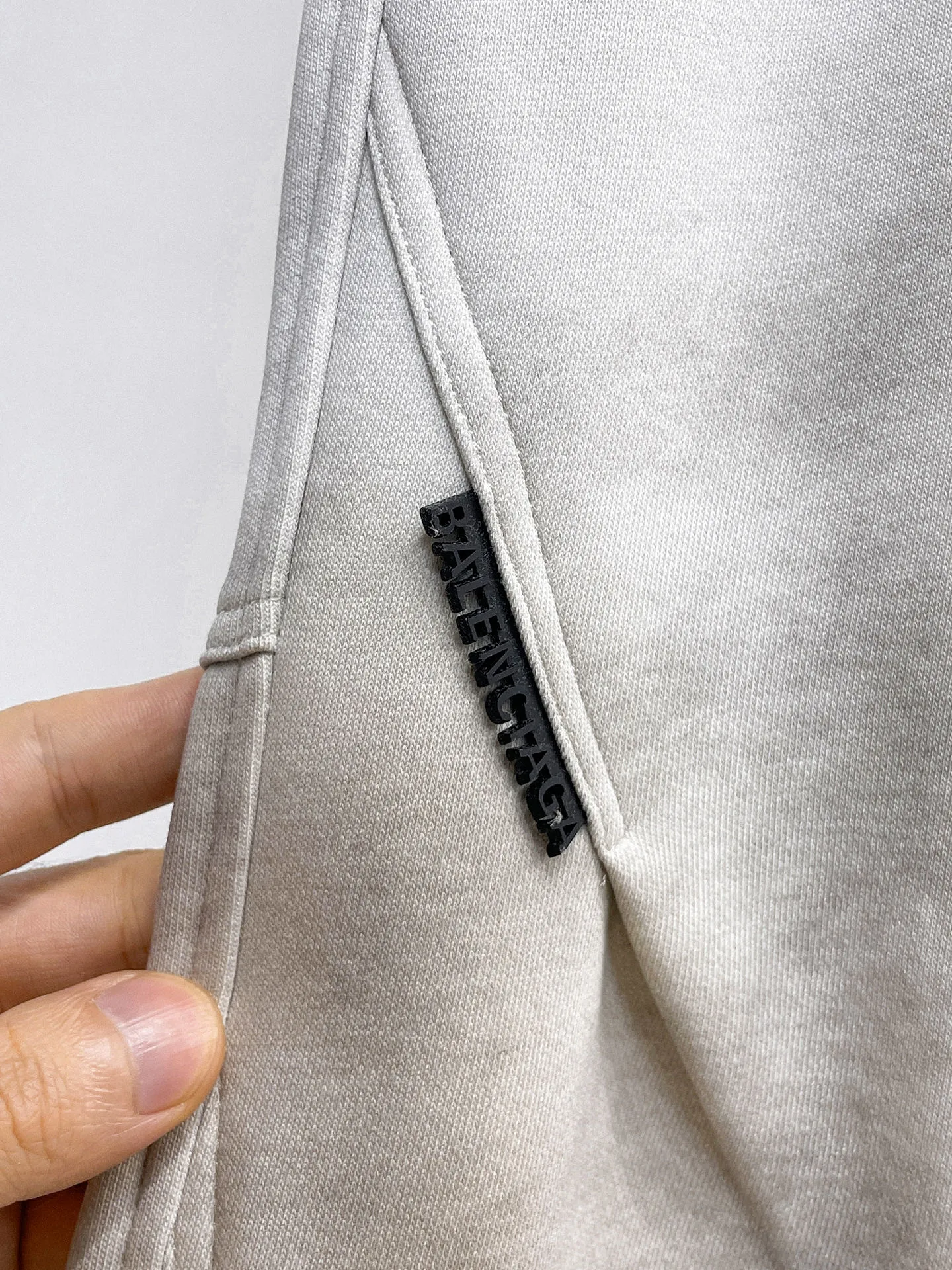 Balenciaga 🆕2026 Autumn and Winter New Arrival Casual Pants! The official website will be released simultaneously. Brand Classic LOGO casual pants, customized fabrics, excellent comfort and strong touch. Highly recognisable, perfect appearance and craftsmanship. Size:M-3XL
